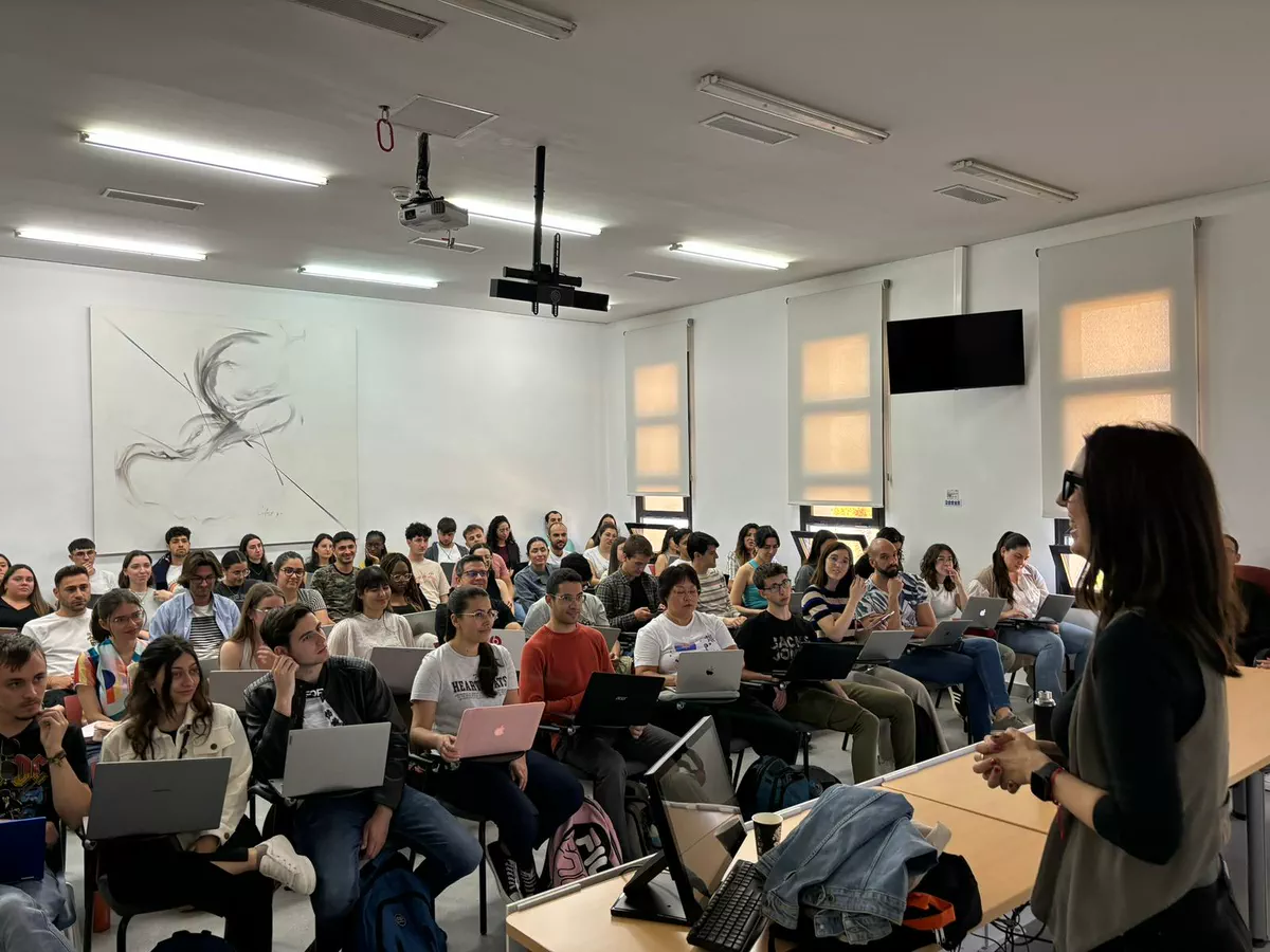 Charlas y ponencias con expertos